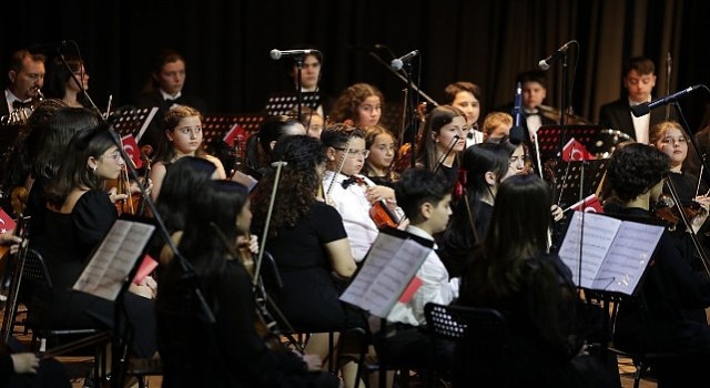 Narlıdere Belediyesi Çocuk Senfoni Orkestrası, 23 Nisan Ulusal Egemenlik ve Çocuk Bayramında Narlıdere AKMde sahne aldı
