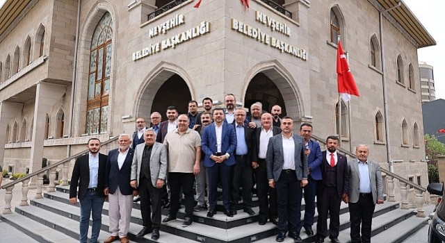 Nevşehir Belediye Başkanı Rasim Arı, 31 Mart Mahalli İdareler Seçimlerinin ardından görevlerini sürdüren ve yeni seçilen muhtarlarla bir araya geldi
