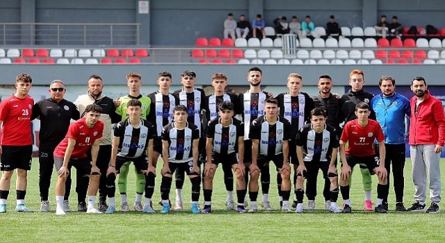 Burhaniye Belediyespor U-18 Takımı, Türkiye Şampiyonasına son 24 turunda veda etti