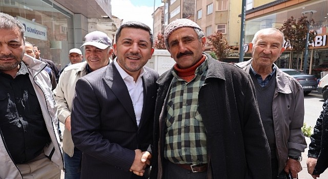 Nevşehir Belediye Başkanı Rasim Arı, Belediye Caddesindeki esnaflarla kahvaltıda bir araya geldi