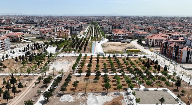 Şehri imar ederken yeşil dokuyu da ihmal etmeyen Selçuklu Belediyesi Selahaddin Eyyubi Mahallesinde yapımına devam ettiği Yelda Parkında çalışmaları son hızla devam ettiriyor
