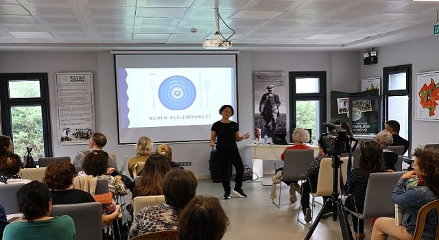 Temiz Gıdalarla Sağlıklı Yaşam: Efes Tarlası Yaşam Köyünde Fonksiyonel Beslenme Söyleşisi