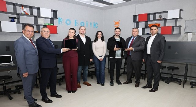 Okul-Sanayi İş Birliğiyle Okullara Bilgisayar Bağışı Yapılıyor