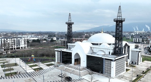 Kartepe Kent Meydanı Camii ilk teravihle açılıyor