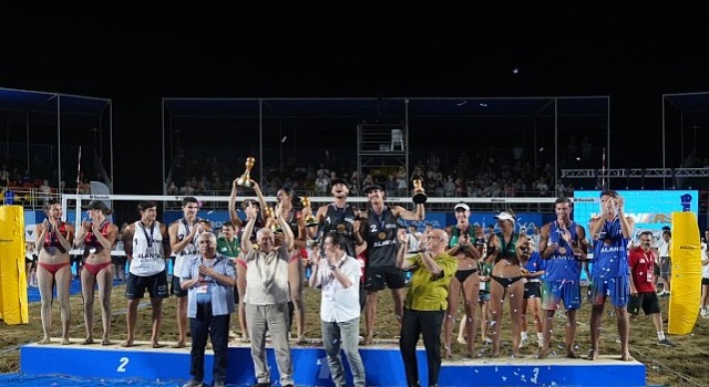 Dünya plaj voleybolunun kalbi Alanya da attı