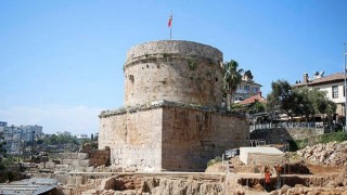 Hıdırlık Kulesi kazıları sürüyor