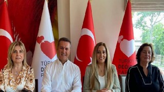 Türkiye Değişim Partisi Genel Başkanı Mustafa Sarıgül, babalar gününe özel bir basın açıklamasında bulundu.