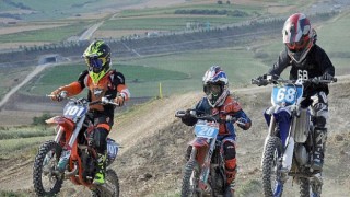 Türkiye’nin motokrosçuları Çatalca’da ter döktü