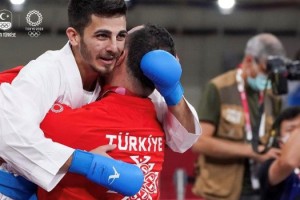 Olimpik Anneler projesinin sporcularından Eray Şamdan Gümüş Madalya kazandı