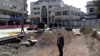 CHP’li Ecevit Keleş Unkapanı Meydanı’nda esnafın sorunlarını dinledi