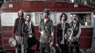 Göçebe ruhlarını müziklerine yansıtan Fransız “La Caravane Passe” grubu Yapı Kredi bomontiada’da