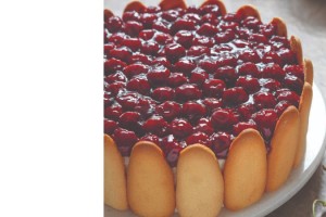 Özsüt’ün Eylül güzeli: “Vişneli Charlotte”​​​​​​​ Özsüt’te tatlı sonbahar!