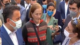 Ali Babacan İstanbul’da vatandaşla buluştu: ‘Üniversiteyi kazanan çocuğunu okula gönderemeyen çok aile var’