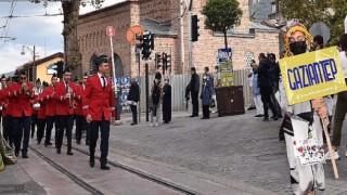 Bursa Uluslararası Bandolar Festivali Çok Sesli Kortejle başladı