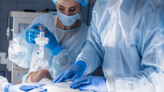 Cerrahi ve Yoğun Bakımın Gizli Kahramanları : “Anestezi Olmasaydı Cerrahi de Olmazdı”