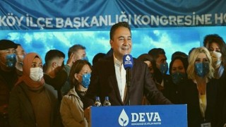 Cumhuriyet tarihinde ilk defa bu ülkenin vatandaşları bu kadar büyük bir aldatmaca içinde seçime sokuldu