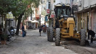 Edremit Ulugaraj Caddesi yolları düzenleniyor
