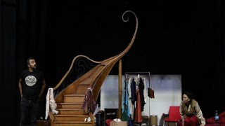 İBB Şehir Tiyatroları’nın yeni oyunu “Hayat Der Gülümserim”