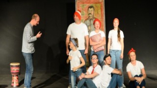 Nazım Hikmet’in Hayatı ve Eserlerini Konu Alan Tiyatro Oyunu Mersin’de Sahnelendi