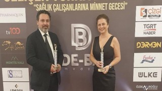 Yeni Yüzyıl Üniversitesi Gaziosmanpaşa Hastanesi ‘Sağlık çalışanlarına Minnet’ de 2 ödülün birden sahibi oldu