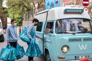 Watsons’ın Renkli Dünyası WBus Watsons Minibüsü ile Üniversitelilerin Yanında!