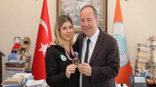 Başkan Gürkan, ”Melda ile gurur duyuyoruz”