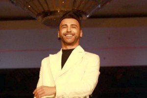 Emre Kaya Bu Kez Podyumun Tozunu Attı