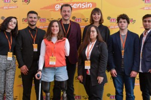 ÜNLÜ İSİMLERDEN ETİ’NİN ‘SEN GENÇSİN, GÜÇ SENSİN’ PROJESİNE DESTEK!