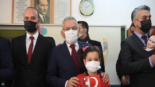 Başkan Büyükkılıç Miniklere Karne Dağıttı