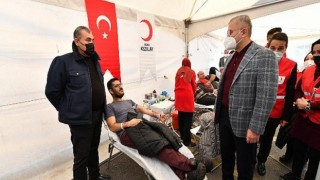 Üsküdar’da Yüzlerce Taksici Kan Vermek İçin Kuyruk Oluşturdu