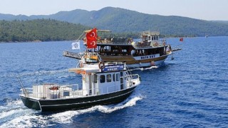 Muğla Büyükşehir, Bayram Tatilinde Teknelerden Atık Toplamaya Devam Edecek