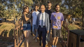 İzmir Büyükşehir binlerce gencin yüzünü güldürdü