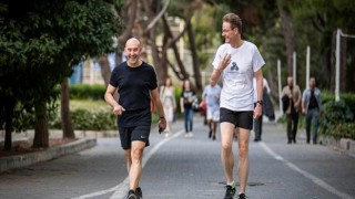 Başkan Soyer ile Büyükelçi Meyer-Landrut Otomobilsiz Kent Günü’ne yürüyerek başladı