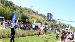 Küçükçekmece belediyesi uçurtma şenliği’ne büyük ilgi