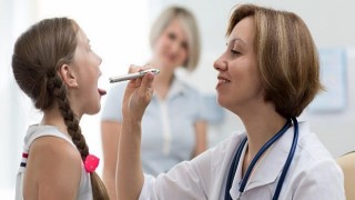 Uzmanından Ailelere Uyarı: Yüksek Sesle Televizyon İzleyen Çocuklarda İşitme Kaybı Olabilir