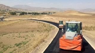 Van büyükşehir belediyesi özalp’te 14 km asfalt çalışması yapıyor