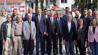 Ayvalıklı Muhtarlar Cumhuriyet Meydanı’nda Buluştu