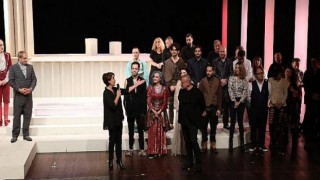 İBB Şehir Tiyatroları Yeni Tiyatro Sezonuna Shakespeare’in Ölümsüz Eseri Hamlet’in Prömiyeriyle Başladı