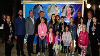 Raketler Kız Çocuklarına Burs Oldu