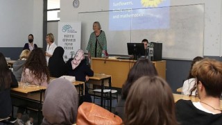 Yazar Kristin Dahl öğretmen adaylarıyla bir araya geldi