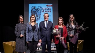 ‘Atatürk ve Kadın’ söyleşisine Kadınlardan büyük alkış