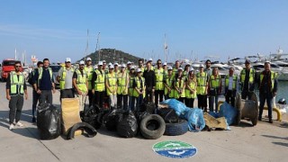 Balıkçı Barınağı’nda 200 kg atık toplandı