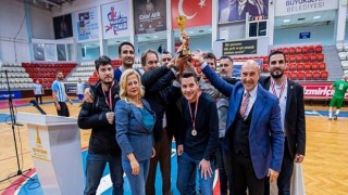 Basın Ligi’nin dostluk maçında başlama vuruşu Başkan Soyer’den