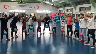 Kocaeli Büyükşehir'le 17 bin kişi zumba yaptı