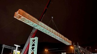 Körfez Şirinyalı üstgeçidinde tabliye montajı