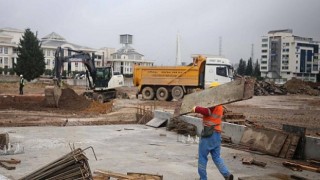 Milli İrade Meydanı’nda temel betonu döküldü