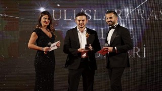 4. Uluslararası kalite ödüllerinde Mirza Parlakyiğit ödülünü aldı