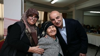 Başkan Altınok Huzurevinde Yeni Yılı Kutladı