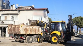 Burhaniye'de Yol Yapımı Devam Ediyor