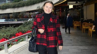 Demet Akbağ dostlarıyla Kanyon'da görüntülendi